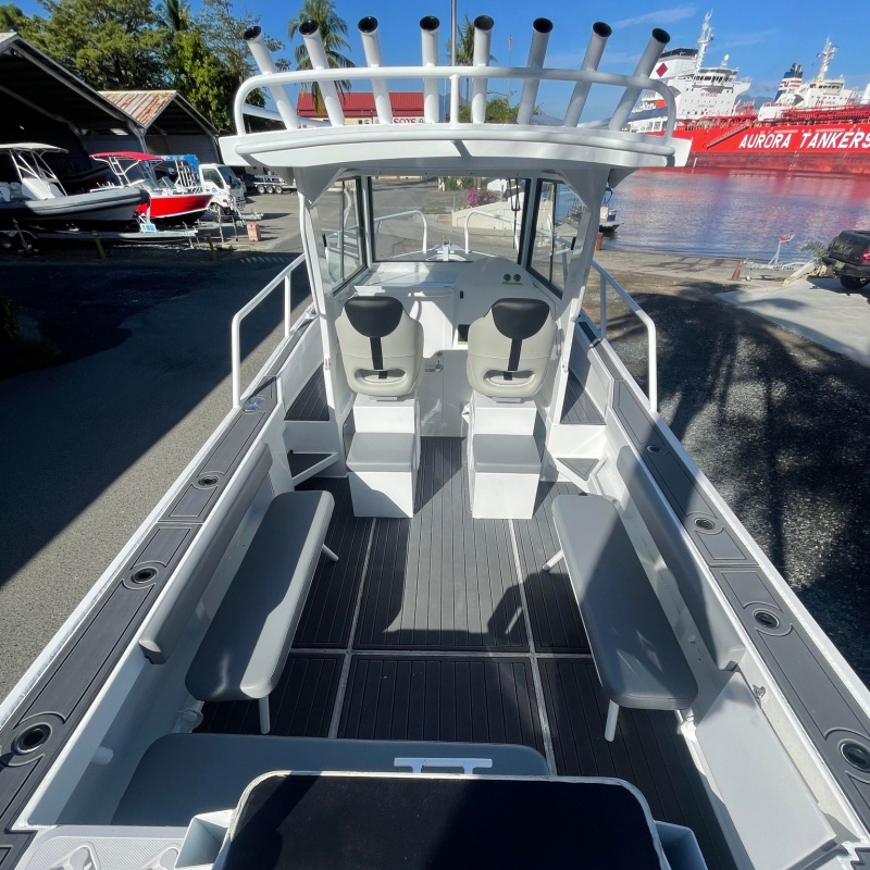 Varjeni aluminijasti čolni za ribolov s sredinsko kabino 7,5 m