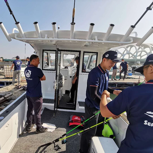 Catamarano da 7,3 metri