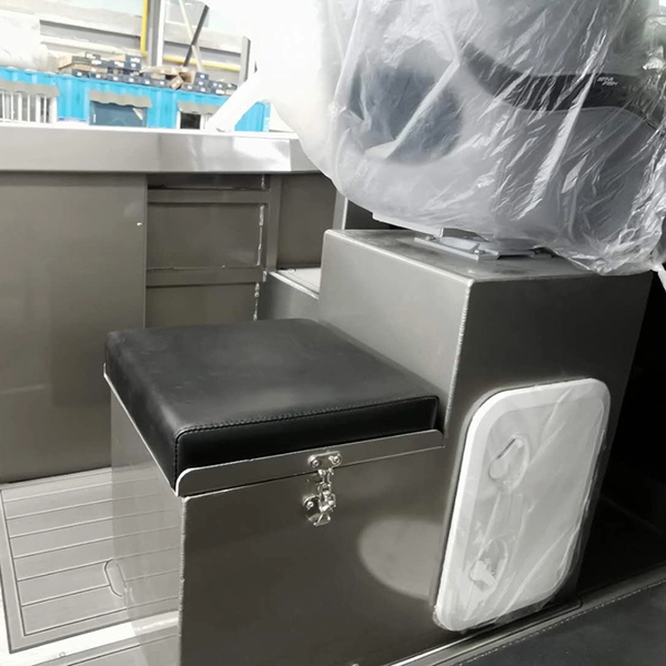 6.85m সেন্টার কেবিন