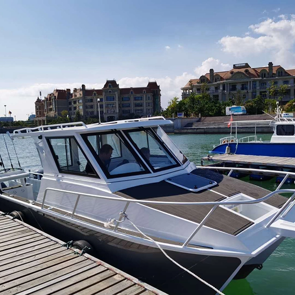 Catamarano da 7,3 metri