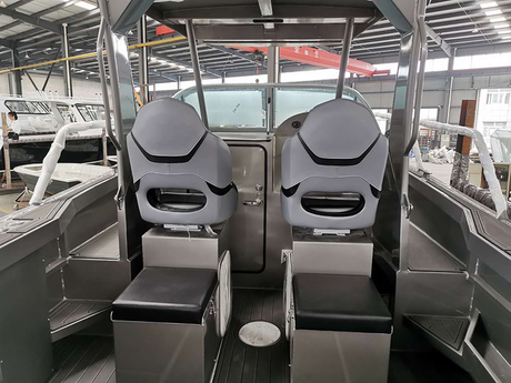 6.85m Center Cabin