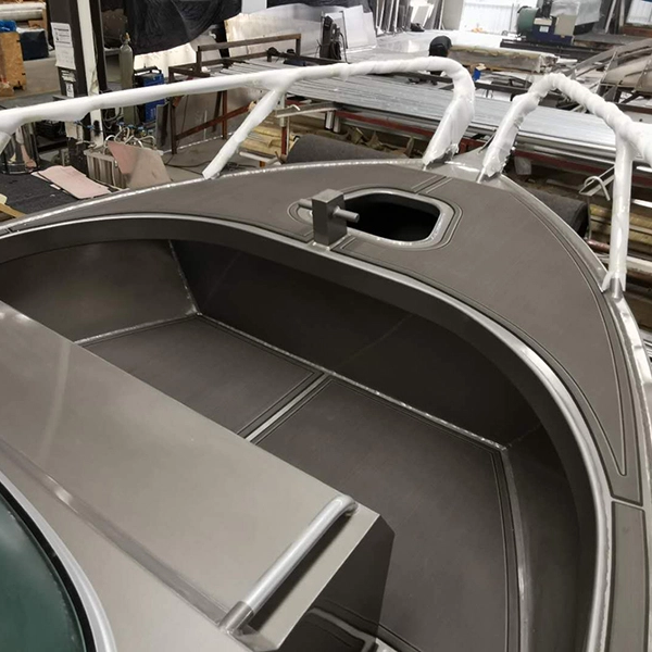 6.85m সেন্টার কেবিন