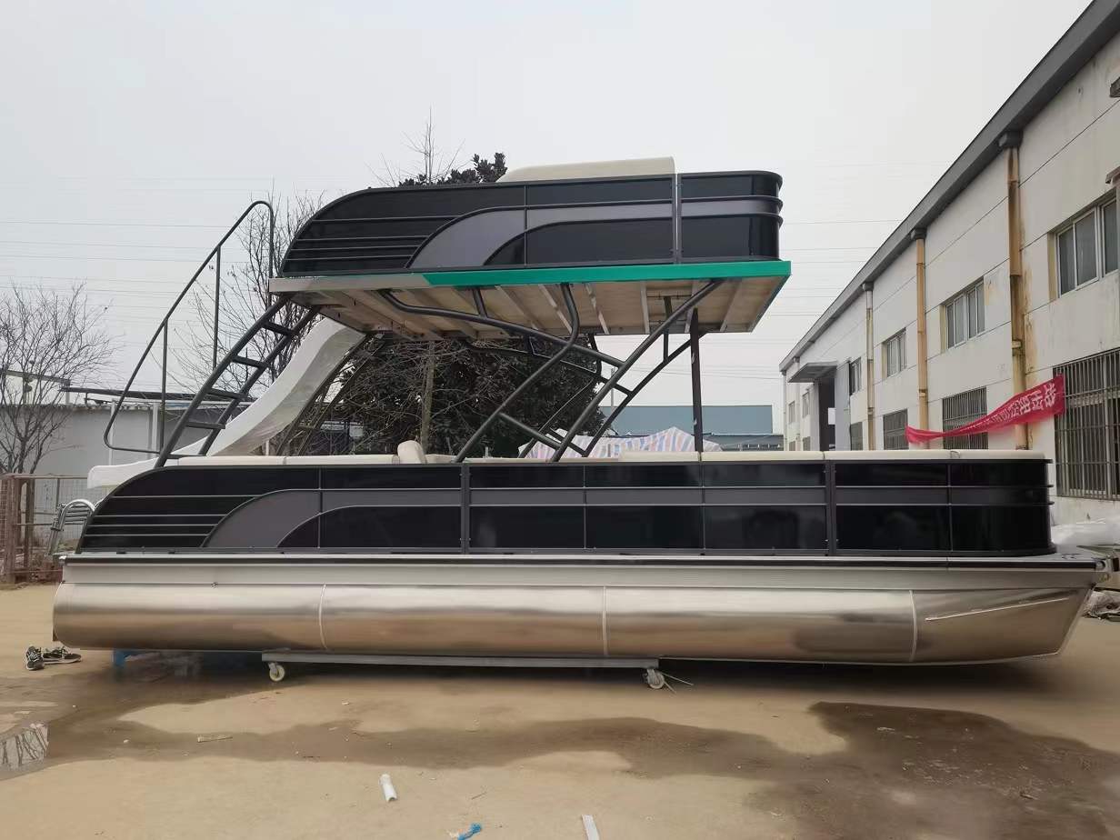 Pontoon boat layout and deck configuration